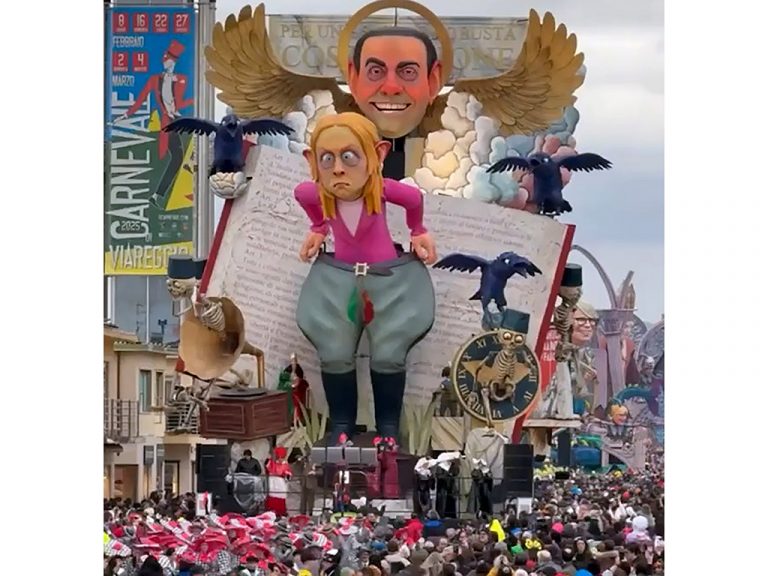 Meloni a Carnevale Viareggio 9