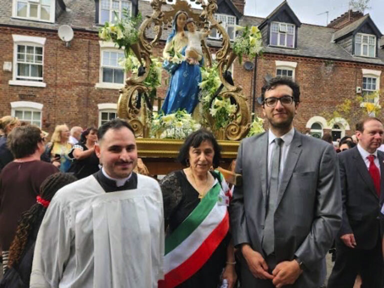 Manchester, Madonna del Rosario 9